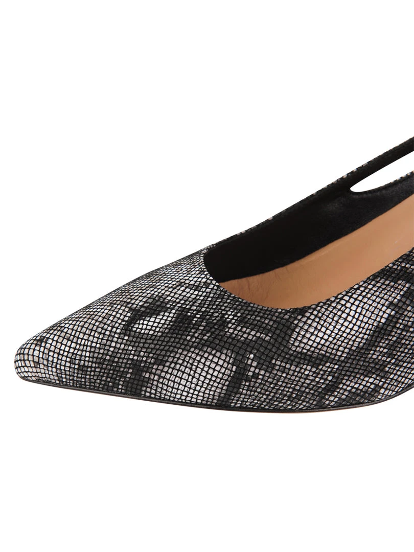 Butter Shoes Sadetta Pointed Toe Slingback Kitten Heels 6 Butter Shoes Sadetta Pointed Toe Slingback Kitten Heels